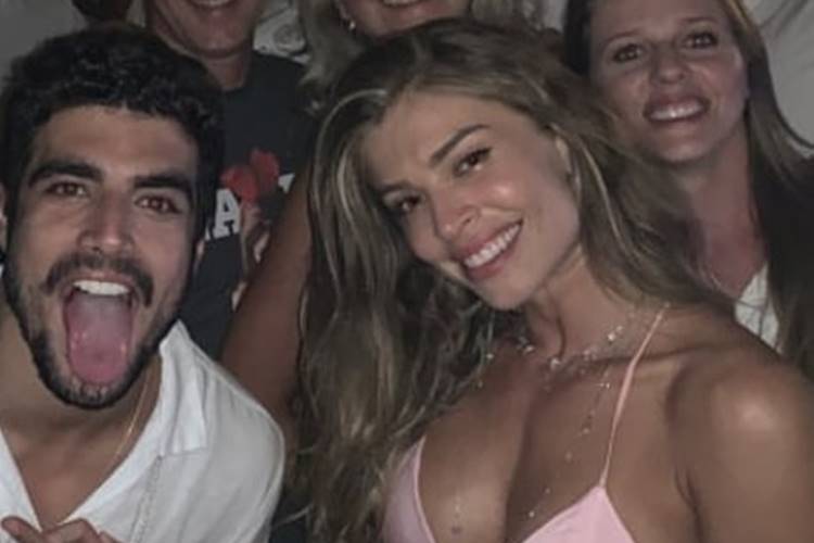 Grazi Massafera aparece em momento descontraído com Caio Castro