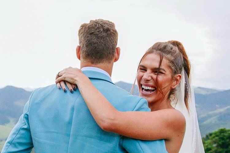 Mariana Goldfarb exibe fotos raras do casamento com Cauã Reymond