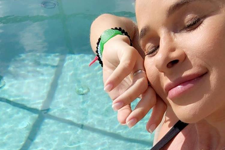 Grávida, Dany Bananinha exibe barriguinha: “Feliz e bochechuda”