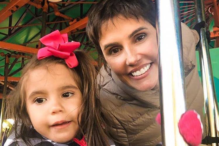 Filha de Deborah Secco pede para participar de ‘Salve-se Quem Puder’