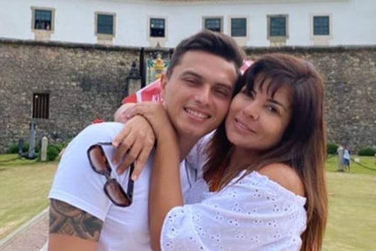 Mara Maravilha fala em casamento ao posar com o noivo, Gabriel Torres