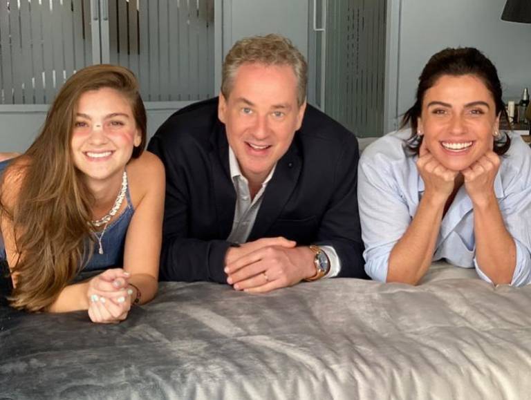 Giovanna Antonelli posta foto de nova série com Dan Stulbach e fãs alertam: “Cuidado com a raquete”