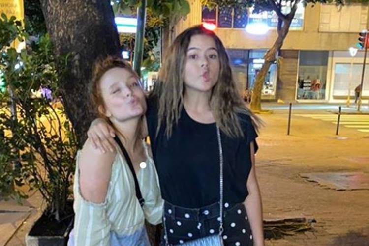 Maisa celebra encontro com Larissa Manoela