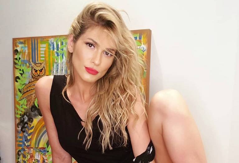 Livia Andrade posta fotos cavalgando e chama atenção dos fãs: “Achei que estava pelada”