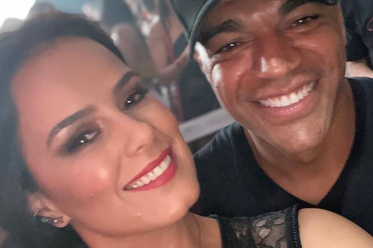 Luciele Di Camargo e Denilson curtem show de Thiaguinho