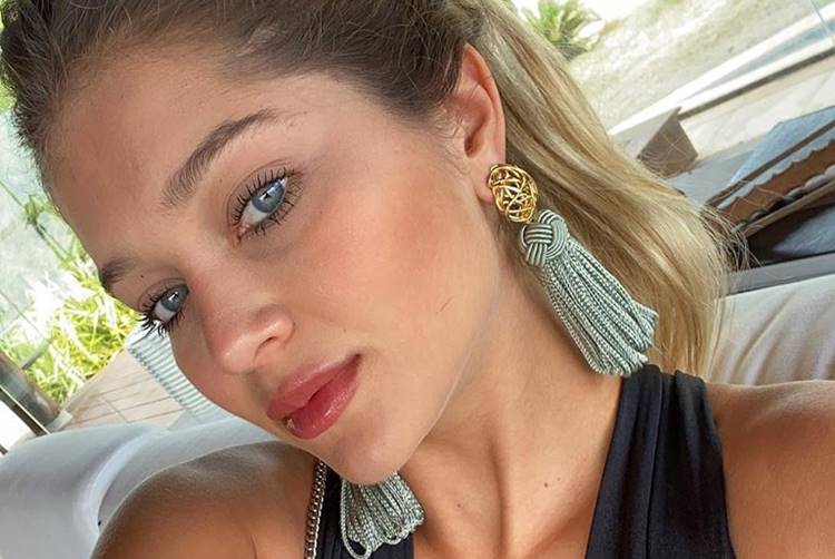 Lyandra Costa, filha do sertanejo Leandro, radicaliza visual e conquista elogios