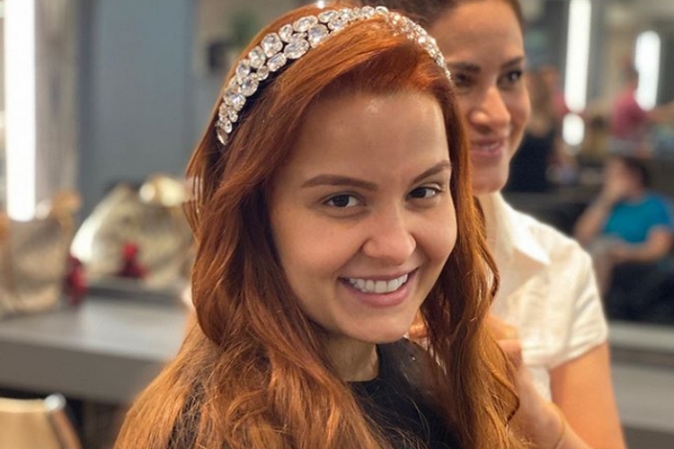 Sertaneja Maiara revela ansiedade ao exibir resultado de cirurgia plástica