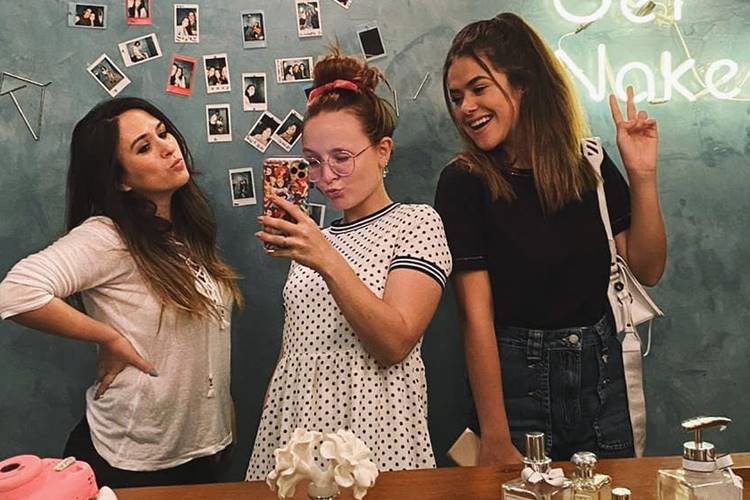 Maisa e Larissa Manoela visitam Tatá Werneck