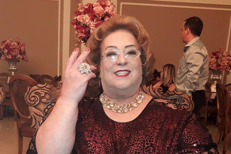 Mamma Bruschetta surpreende ao surgir com o cabelo raspado