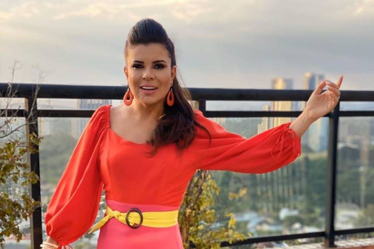 Mara Maravilha posta click raro ao lado do seu pai