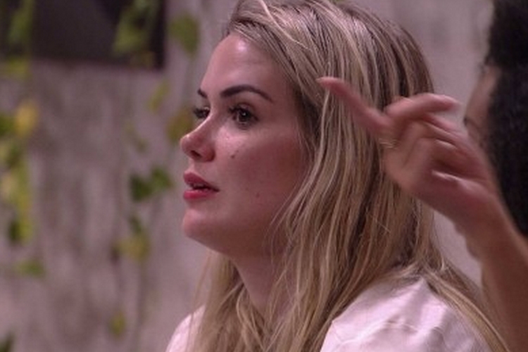 BBB20: Chorando, Marcela gera climão com acusação contra Pyong Lee: “Não dá para confiar”