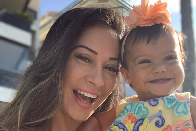 Mayra Cardi assusta ao surgir com machucado no rosto após incidente com a filha