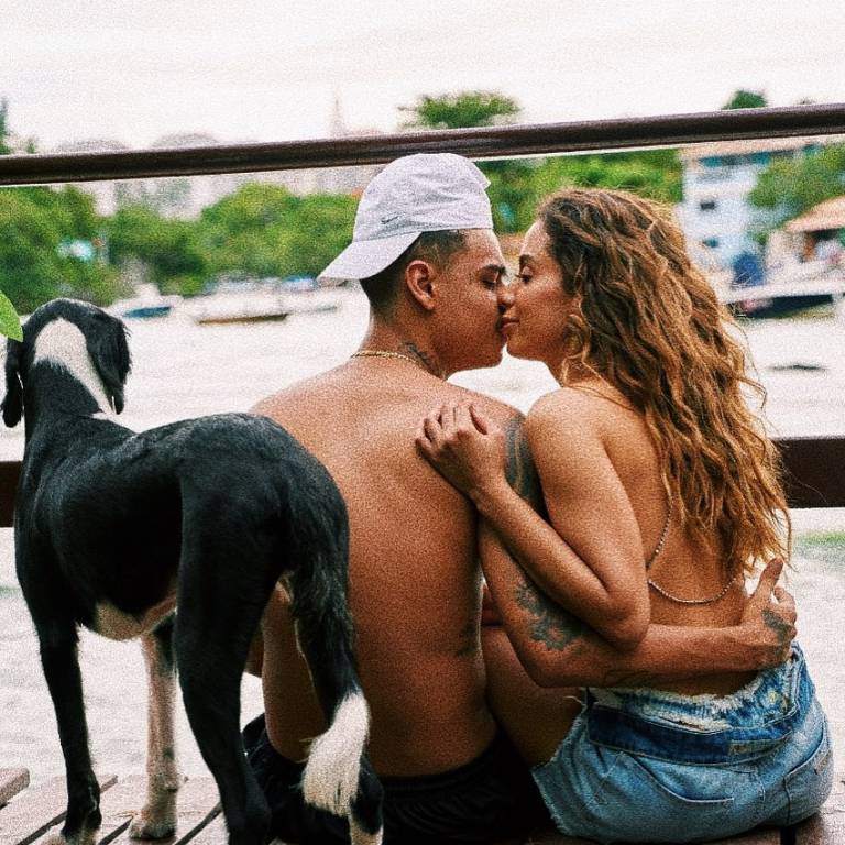 Mc Cabelinho conta detalhes íntimos do clipe quente com Anitta