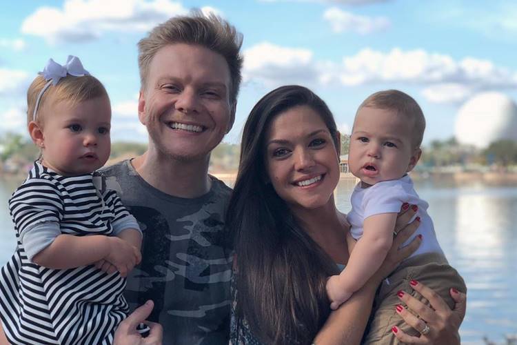 Thais Fersoza e Michel Teló relembram click dos filhos: “Eu amo demais”
