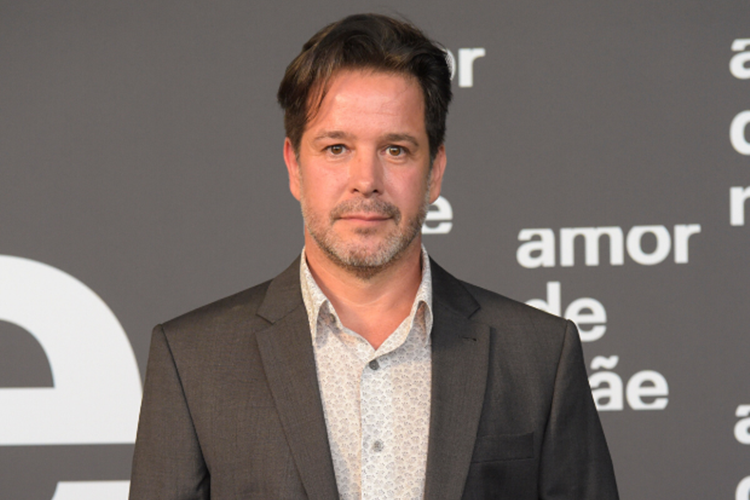 Murilo Benício mostra detalhes da mansão onde mora