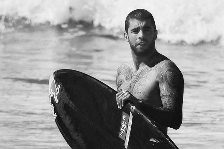 Pedro Scooby comemora dia do surfista: “Viva o surf!”