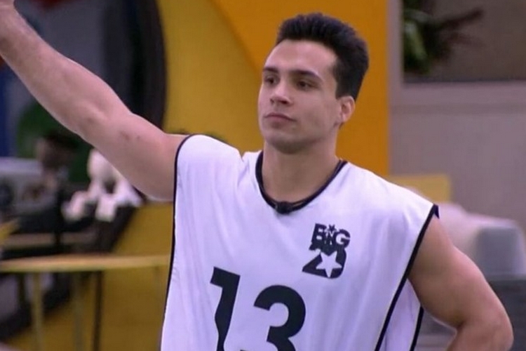 BBB20: Polícia entrega intimação para Petrix e ginasta terá que deixar a casa