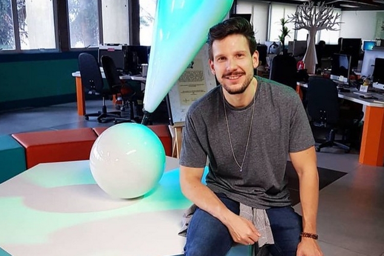 Rafael Pessina, do ‘TV Fama’, pede demissão da RedeTV! e assina com a Band