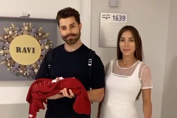 Romana Novais compartilha foto fofa do filho e exibe rostinho: “Cara da mamãe”