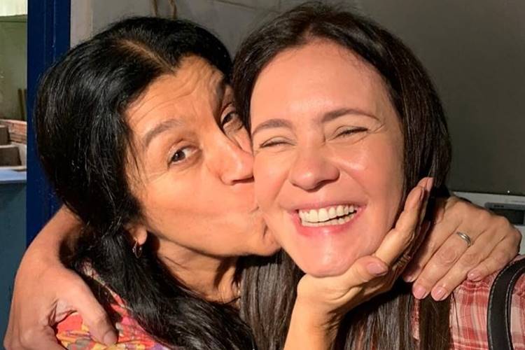 Regina Casé publica registro dos bastidores de ‘Amor de Mãe’