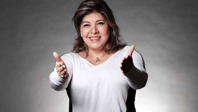 Sertaneja Roberta Miranda posta vídeo tirando a roupa e fãs incentivam: “Deixa cair”