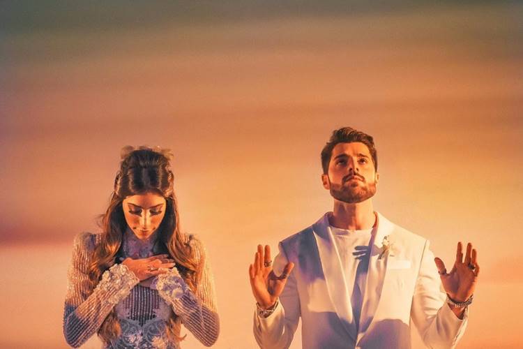 Alok celebra um ano de casamento com Romana Novais