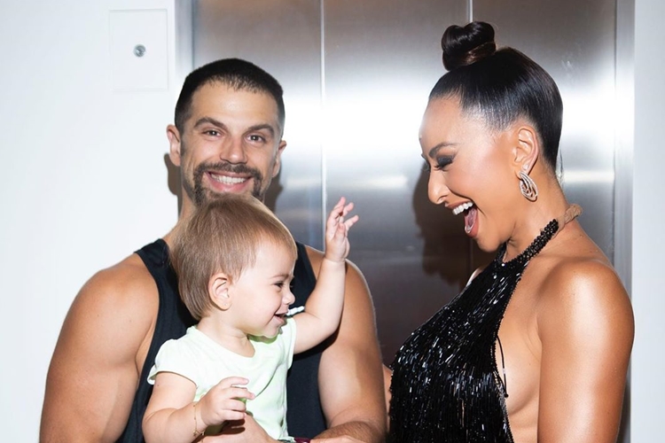 Sabrina Sato faz declaração para a filha e para o marido nas redes sociais