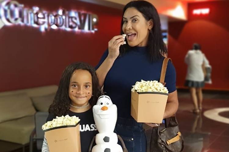 Scheila Carvalho revela momento de emoção com a filha