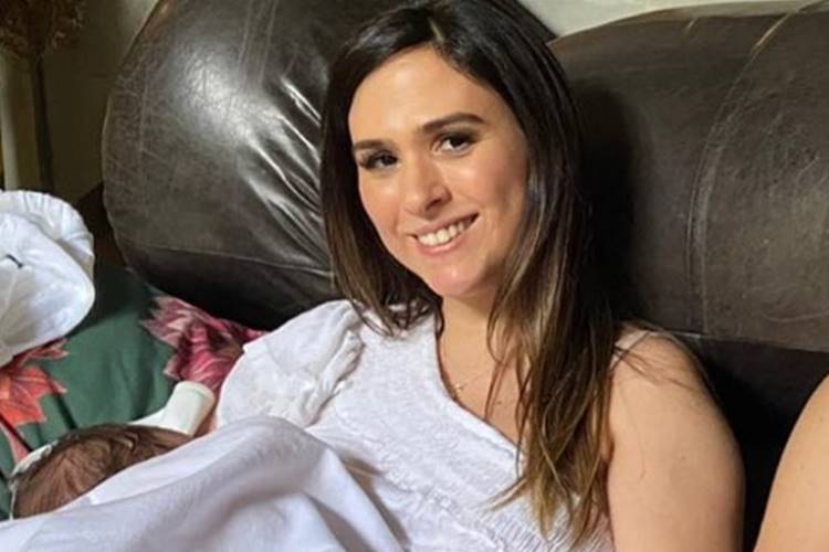 Tatá Werneck celebra mais um mês da filha, Clara Maria
