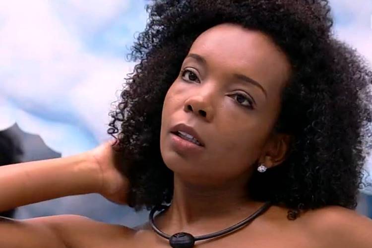 BBB20: Thelma fica bêbada e diverte as meninas da casa