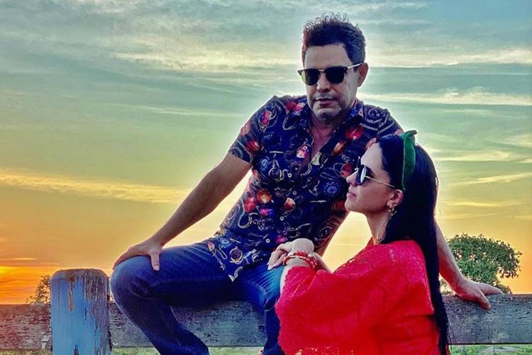 Ao lado de Zezé, Graciele dispara: “A gente esquece da hora, da vida”