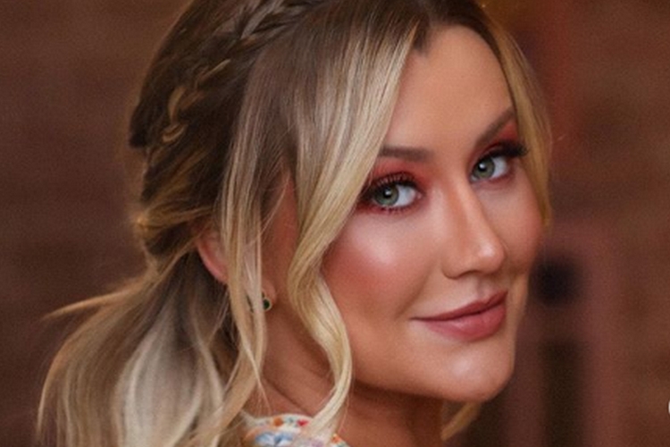 Ana Paula Siebert mostra presente de aniversário de Justus