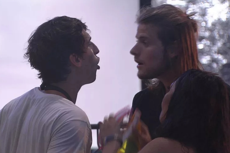 BBB20: Daniel protagoniza barraco com Felipe e dispara: “Tu é retardado”