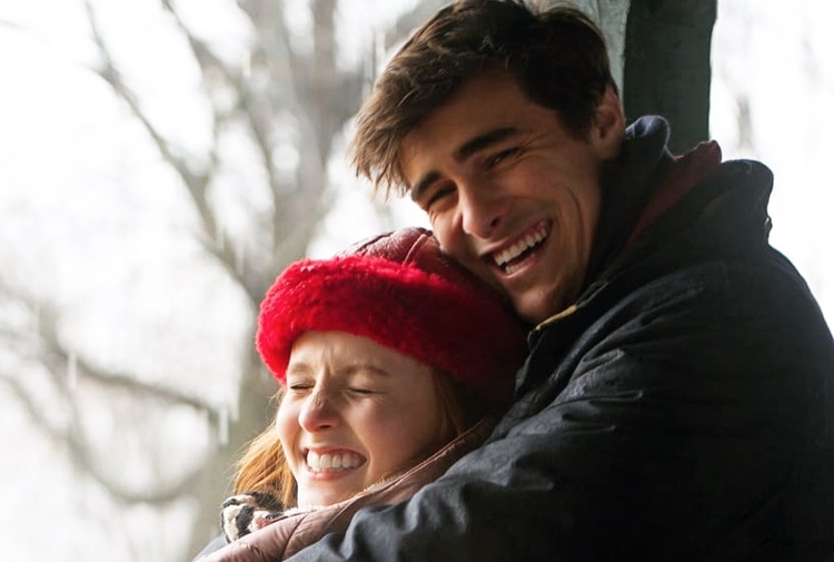 Bruno Montaleone posta foto com Larissa Manoela e confunde fãs