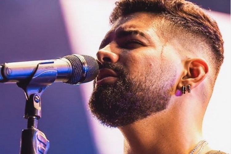 Dilsinho anuncia morte em pleno Carnaval e lamenta perda: “Vá em paz meu irmão”