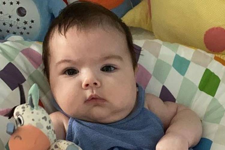 Clara Maria, filha de Tatá e Rafa Vitti, encanta ao surgir com look descolado