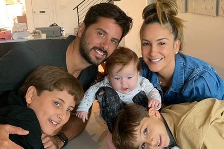 Claudia Leitte desabafa sobre exigências e dificuldades na maternidade