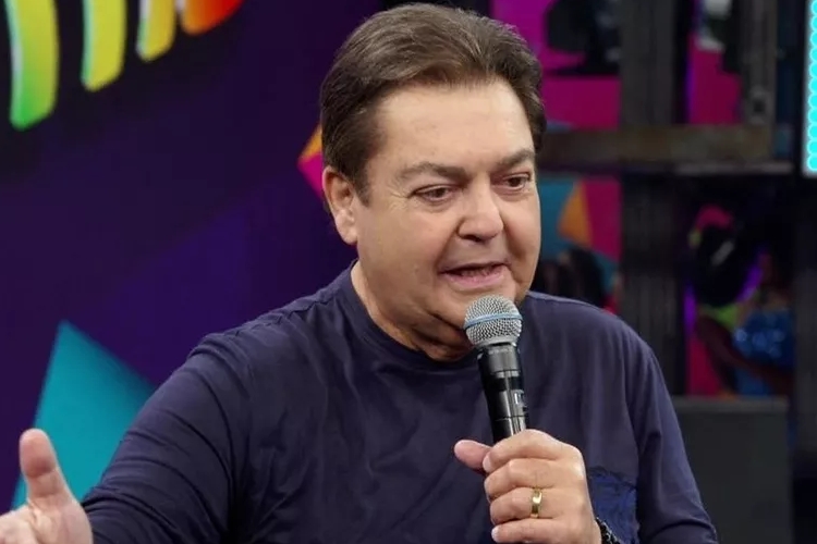 Ao vivo, vaza áudio de Faustão durante interação com auditório e divide opiniões