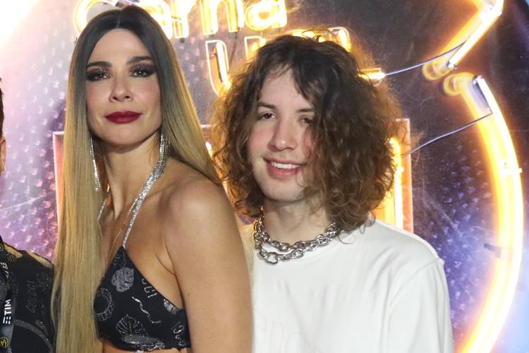 Luciana Gimenez se declara para o filho: “Sou doida nele”