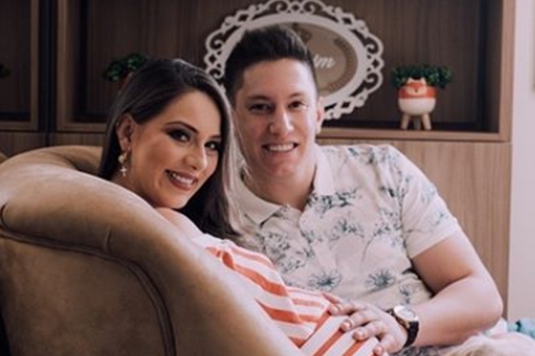 Jakson Follmann anuncia nascimento do filho e exibe rosto pela primeira vez