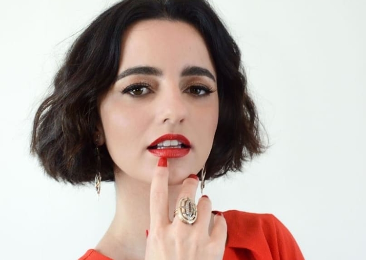 Em seu primeiro trabalho na TV, Julia Stockler se assusta com reação do público nas ruas