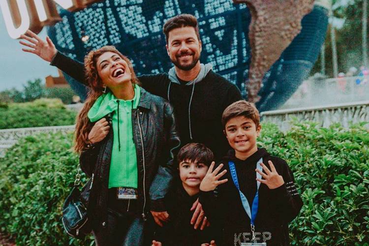 Juliana Paes posa com os filhos e o marido: “Homens da minha vida”