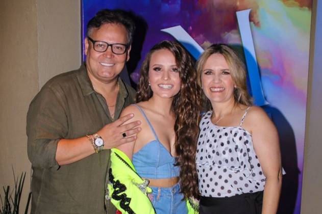 Larissa Manoela e os pais - Instagram Larissa Manoela