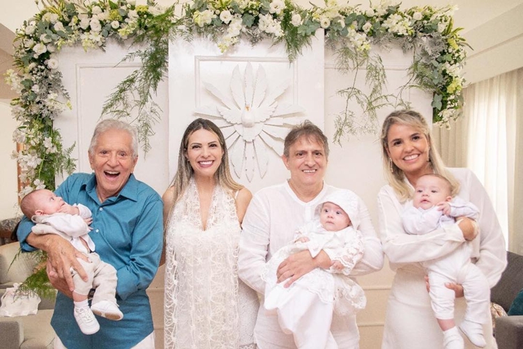 Marcelo de Nóbrega batiza os trigêmeos José, Murilo e Emily