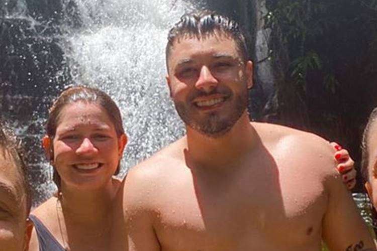 Sertaneja Marília Mendonça curte descanso ao lado do namorado