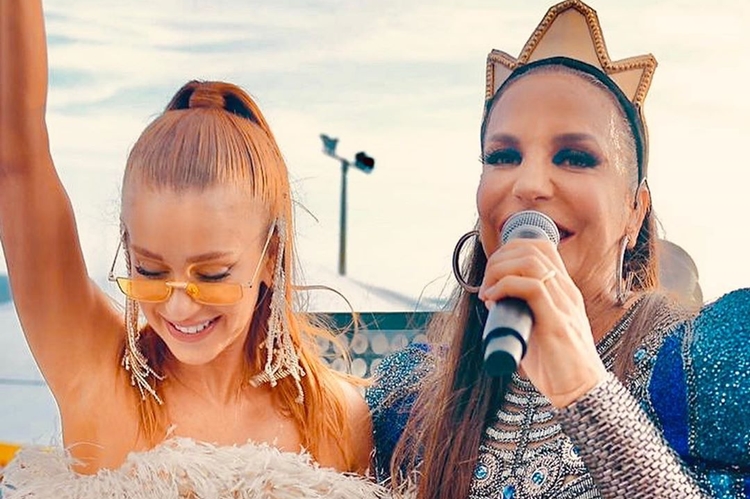 Marina Ruy Barbosa se diverte em trio elétrico ao lado de Ivete Sangalo