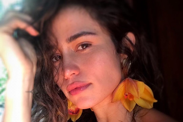 Nanda Costa posta foto vestida de princesa e faz alerta: “Não é não”