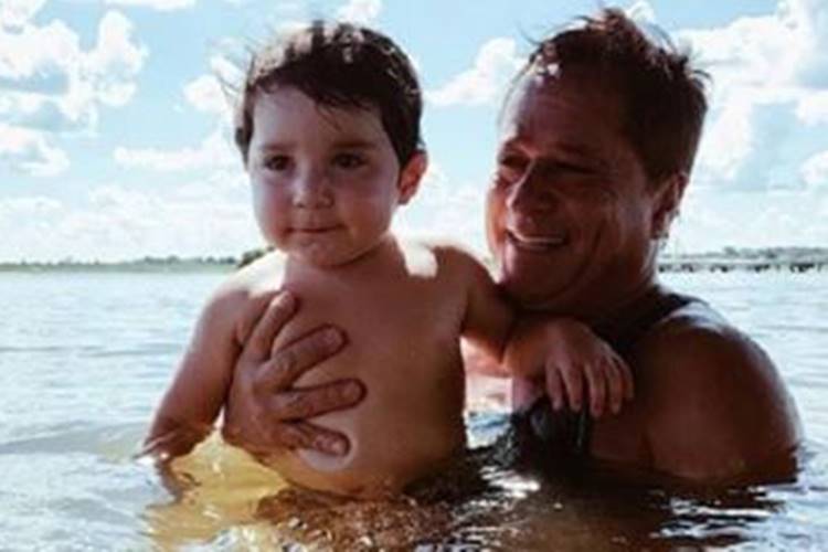 Sertanejo Leonardo celebra aniversário do neto, Noah