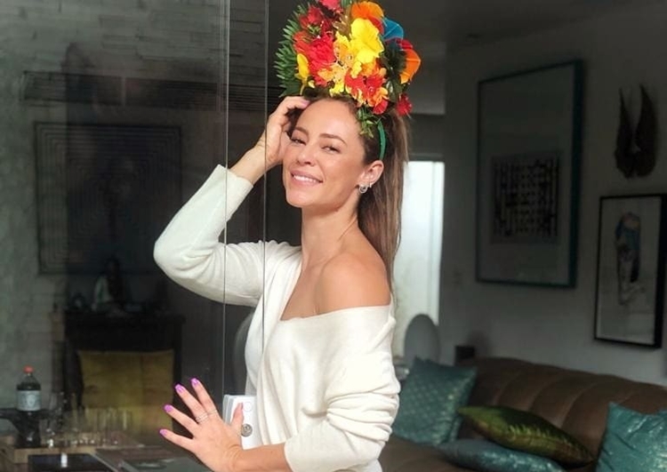 Paolla Oliveira faz post para dar boas-vindas ao Carnaval e cachorrinho rouba a cena