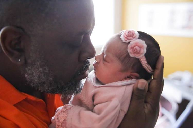 Péricles celebra uma semana da filha, Maria Helena